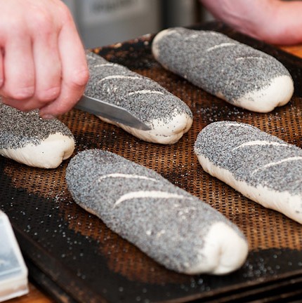 Konditori Valhall - Dagliga arbetet - Bröd & Bullar