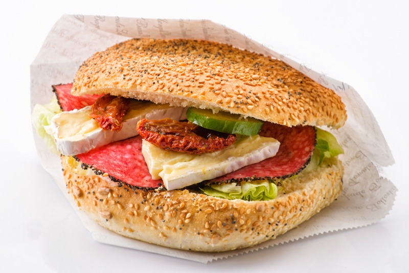 Salami, brie och soltorkade tomater