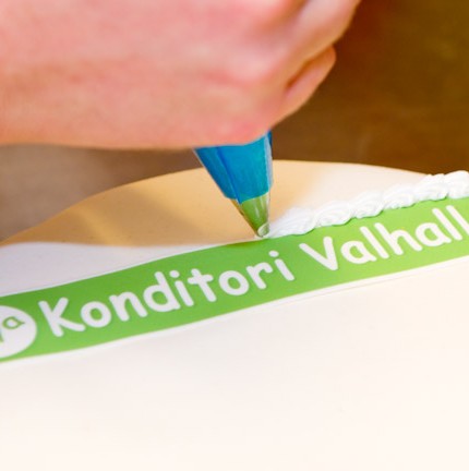 Konditori Valhall - Dagliga arbetet - Bildtårta