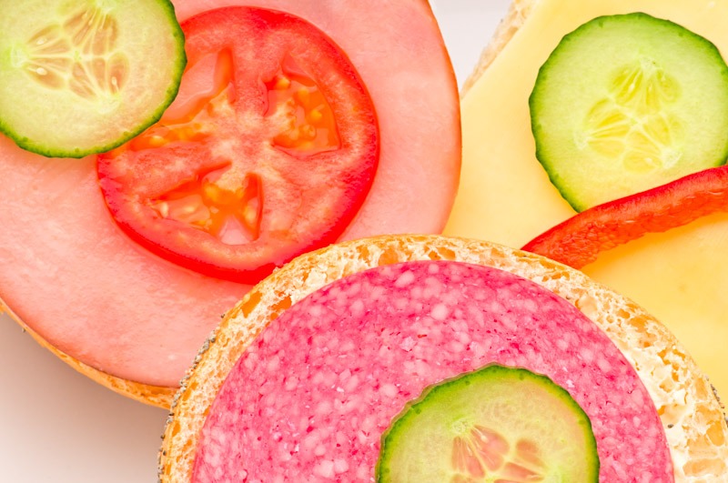 Franskbrödhalvor med pålägg närbild